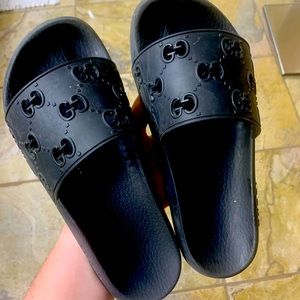 Women's Authentic Rubber Gucci GG slide sandal